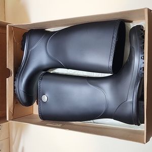 UGG Women's Shelby Matte Rain Boot Size 9